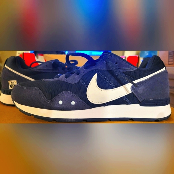 Nike Venture Runner Sneakers, Navy Blue, Men's size 8.5 (US) - Picture 2 of 6
